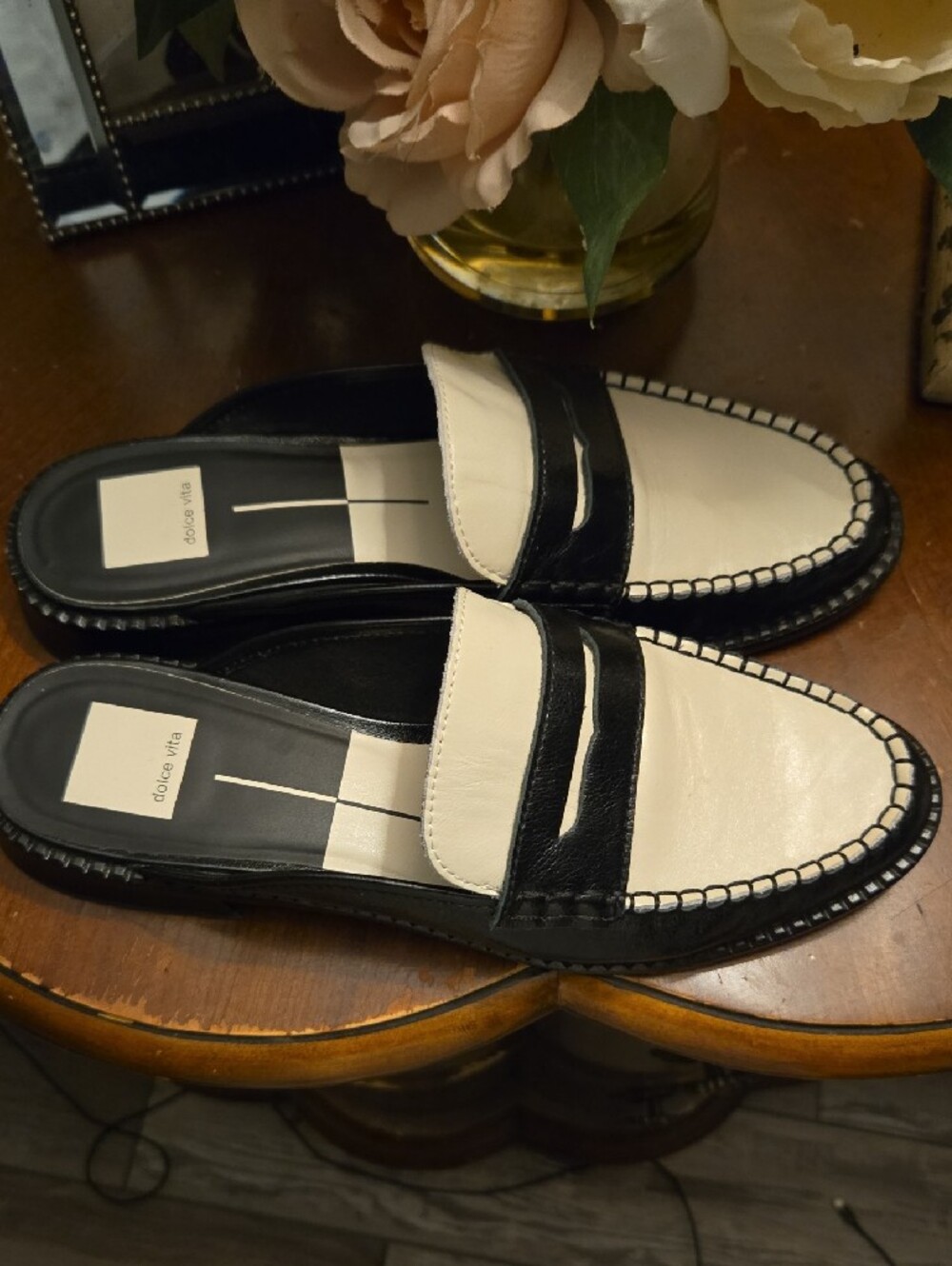 Dolce Vita Havan Loafer Mule In White/black Crinkle Patent - Picture 3 of 8